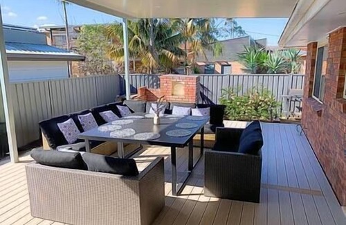 Surfside House | Surfside Holiday Home 100m to Beach & Shops