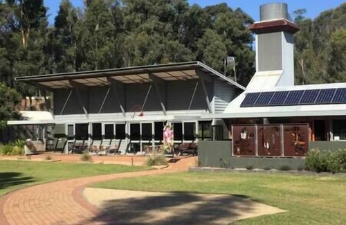 Surfside House | Surfside Holiday Home 100m to Beach & Shops