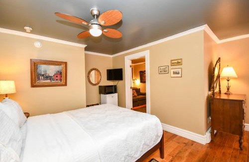 Queensland Hotel | Surfside Inn