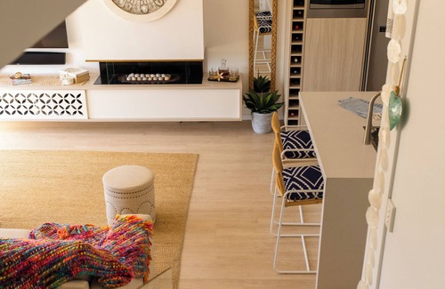 Port Kembla Apartment | Surfside is a luxury getaway for couples with amazing views of Port Kembla beach