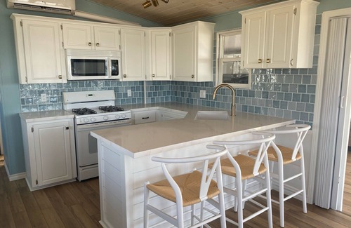 Sherkston Cottage | Surfside On The Rocks