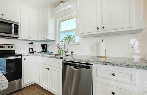 Surfside Beach House | 🌴Surfside Paradise #5-Amazing views, lift, EV chg🌴