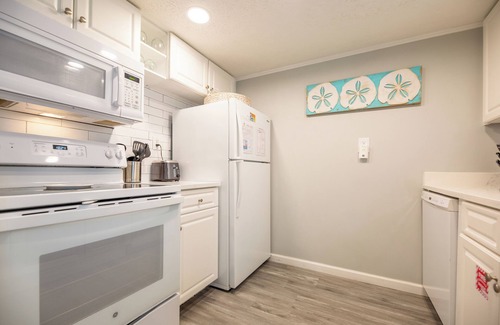 Silver Sands Beach House | Surfside PCB Townhome: Sleeps 6 | Near Attractions