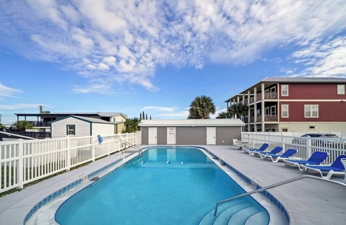 Silver Sands Beach House | Surfside PCB Townhome: Sleeps 6 | Near Attractions