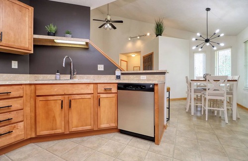 Lincoln House | Surfside Retreat by Capitol Beach Lake with Pool!