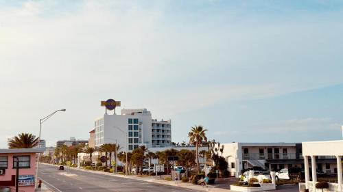 East Daytona Apartment | Surfside Siesta On Strip