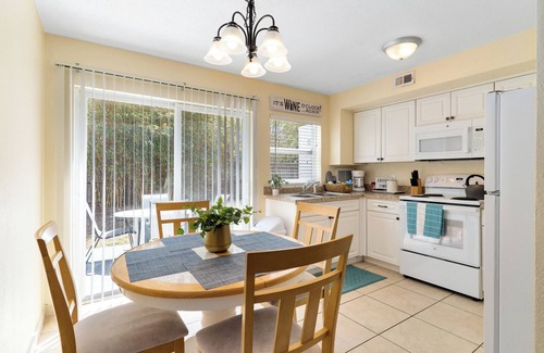 Indian Harbour Beach Apartment | Surfside~ Walk to the beach, Pool, BBQ, Games, Gym