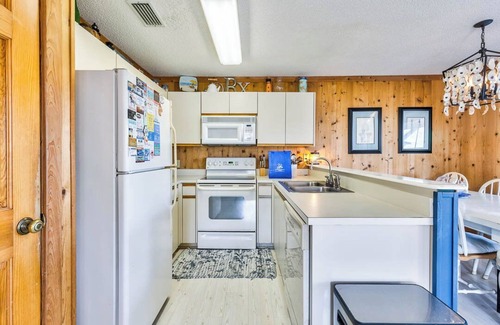 Ocean Sands Condo | Surfsong | 750 ft to the beach | Community Pool