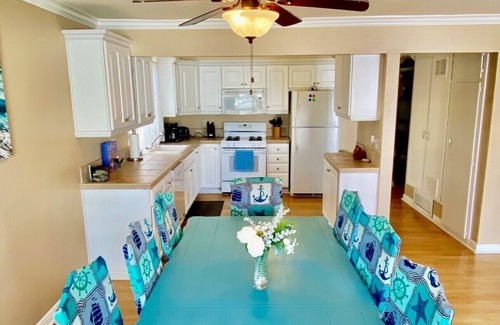 West Newport House | SurfView*7Units A/C* Park10Cars Bikes Washers BBQs