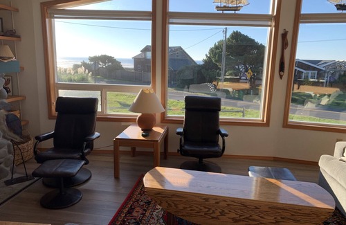 Neahkahnie Beach House | Surfwatcher: Great Ocean View, Across from Beach in Neahkahnie. Sleeps 8
