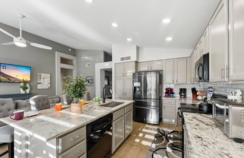 Kingswood Parke House | Surprise Pool Home! Close to Everything. Sleeps 13.