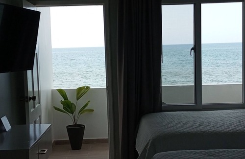 Sector 2 Hotel | Surprising, delicate, space for 3 with balcony sea view