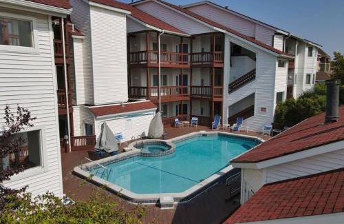 Traverse City House | Surreal Views #328 Beach Pool AC Hot Tub