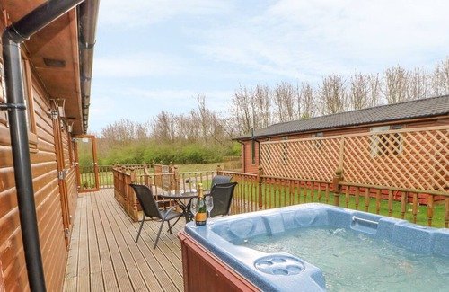 Kiplin Cottage | SURREY LODGE, pet friendly, character holiday cottage in Kiplin