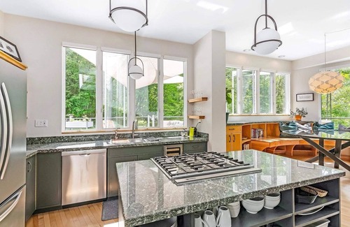 Stowe House | Surrounded by nature perfect for fall!