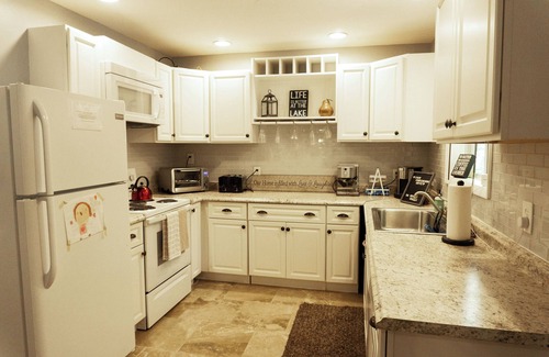 Briar Crest Woods Cottage | Surrounded by nature! Private Lake, King Bed, Peaceful Deck & Game Room!