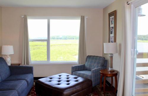 Surry Hotel | Surry Seafood Company