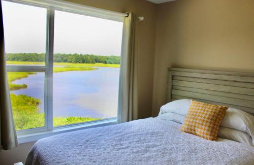 Surry Hotel | Surry Seafood Company