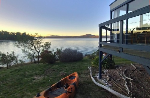Surveyors Bay Cottage | Surveyors Cottage - 40 steps to the beach