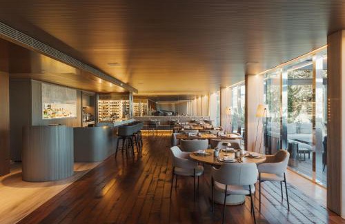 Pinhais Hotel | Suryaa Hotel Pinhais, Curio Collection by Hilton