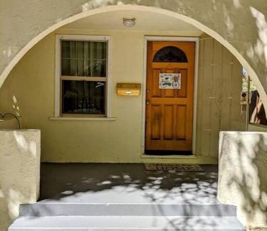 Susanville House | SUSANVILLE'S CUTEST COTTAGE 2 beds 1 bath sleeps 4
