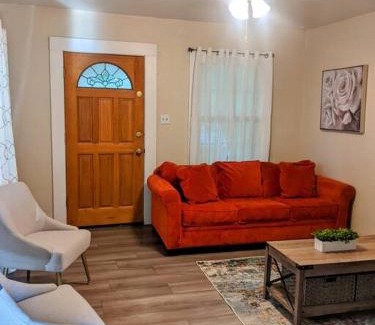 Susanville House | SUSANVILLE'S CUTEST COTTAGE 2 beds 1 bath sleeps 4