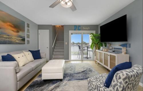 El Centro Beach House | Susie Q's Beach Retreat by Sand Seeker Vacations
