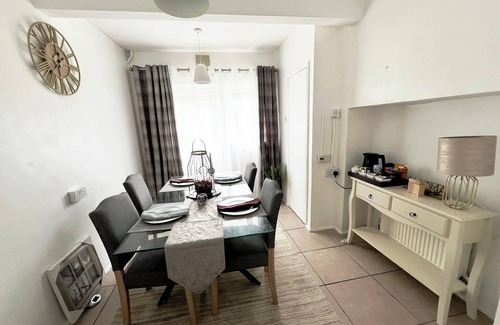 Littlestone-on-Sea House | Suspire House -sleeps6-garden-bbq-coastal Retreat