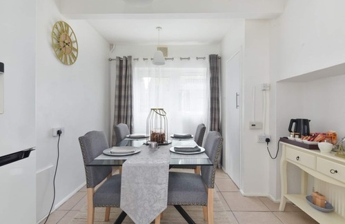 Littlestone-on-Sea House | Suspire House -sleeps6-garden-bbq-coastal Retreat