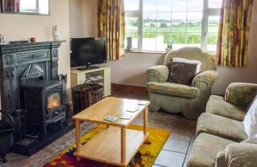 Marshalstown Cottage | SUSSEX LODGE, pet friendly in Enniscorthy, County Wexford
