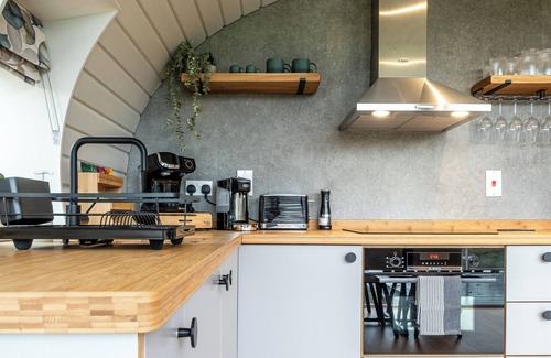 Enstone Apartment | Sustainable 2BD Pod on Old Chalford Farm