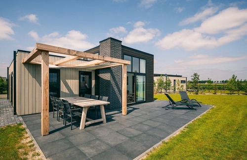 Herkingen House | Sustainable Bungalow Surrounded by Nature