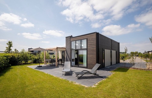 Herkingen House | Sustainable Bungalow Surrounded by Nature