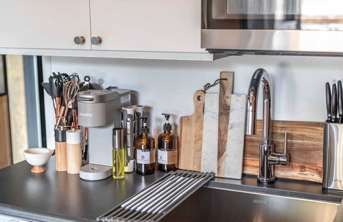 South Perry District Apartment | Sustainable Stay at BlockhouseLife! with Wifi