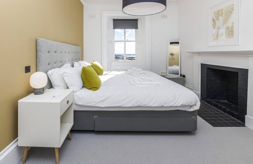 Isle of Lewis Cottage | Sutherland West - A lews castle that sleeps 2 guests in 1 bedroom