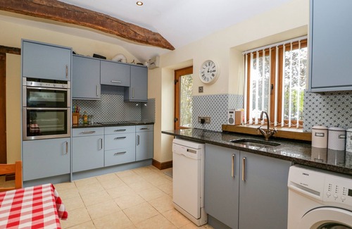 Ross-on-Wye Cottage | SUTTON BARN, pet friendly, character holiday cottage in Ross-On-Wye