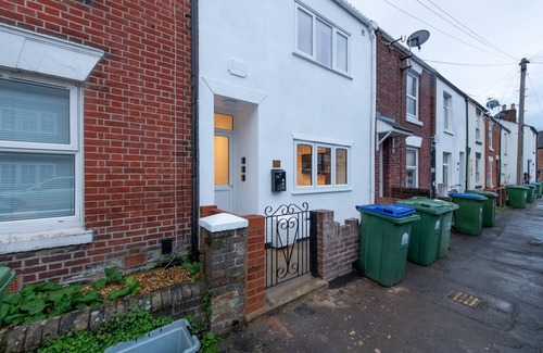Portswood House | Sutton Cottage - 4 Bed House in Soton City Centre