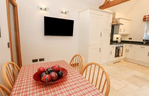 Trimdon Station Cottage | SUTTON NEWBOLD COTTAGE, romantic, with a garden in Wheatley Hill