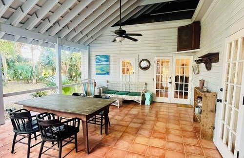 Historic Downtown Apalachicola Cottage | Sutton Place: Downtown Apalachicola Cottage