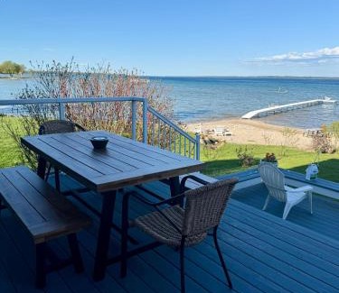 Suttons Bay House | Suttons Bay Sunshine