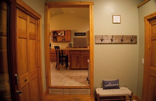 Suttons Bay House | Suttons Bay Therapy-Hot Tub/GameRoom/Fireplace/AC