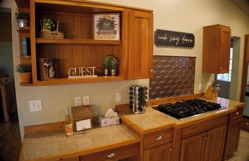 Suttons Bay House | Suttons Bay Therapy-Hot Tub/GameRoom/Fireplace/AC