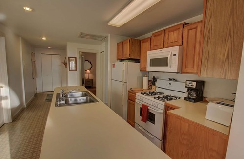 Suttons Bay Apartment | Suttons Bay Village View Apartment