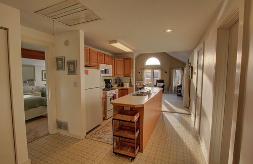 Suttons Bay Apartment | Suttons Bay Village View Apartment