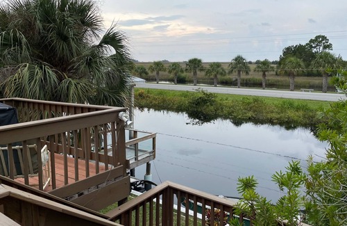 Suwannee House | Suwannee Whole House with water sunset view & boat house Lift w/ Slings