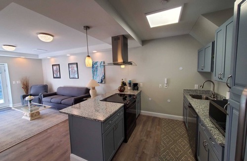 Derwood Apartment | Suzie's Luxurious 2 Bedrooms 2 Bathrooms 1550 sf