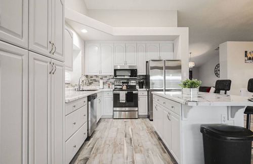 Highland Hills House | SVS: 4 Bedroom Henderson Home with Pool Table & Pool