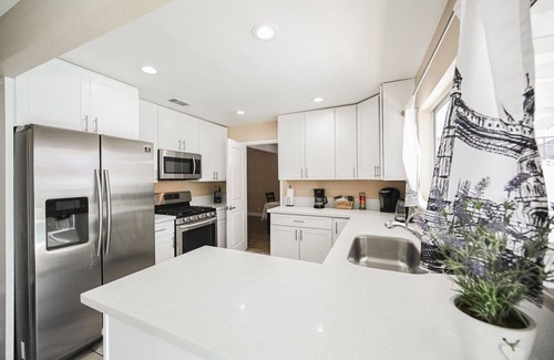 Green Valley North House | SVS: 5 Bedroom Henderson Home with Air Hockey
