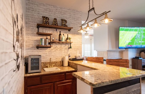 Green Valley North House | SVS: 5 Bedroom Henderson Home with Pool & Mini Golf