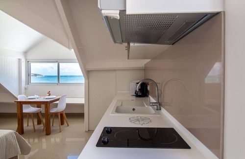 Nettle Bay House | Sweet Home SXM Baie Nettlé Feet in the water on the beach